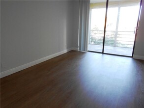 2781 Taft St, Unit 206 in Hollywood, FL - Building Photo - Building Photo