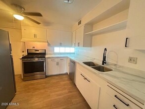 1101 E Bethany Home Rd in Phoenix, AZ - Building Photo - Building Photo