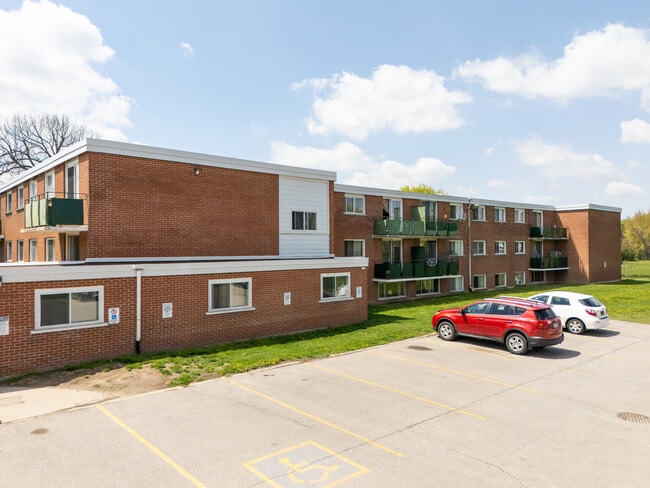 67 Avenue Rd