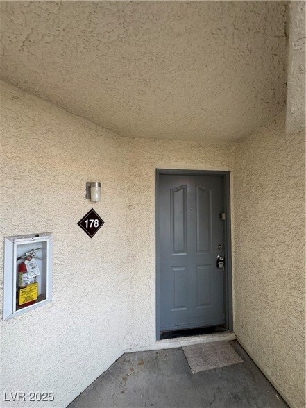 8455 W Sahara Ave, Unit 178 in Las Vegas, NV - Building Photo - Building Photo