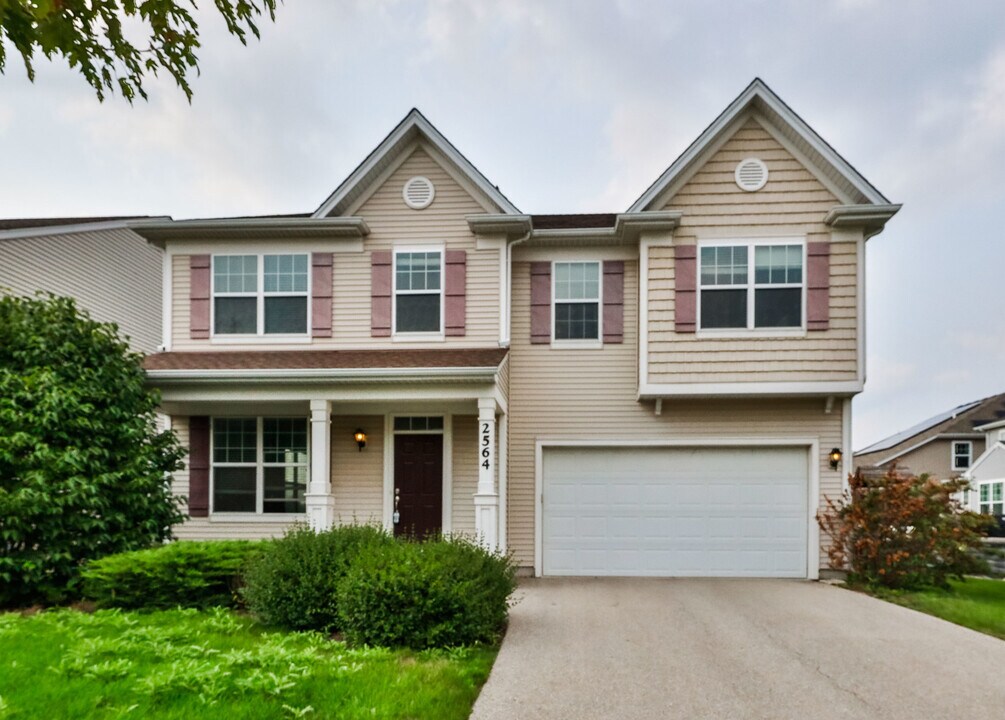 2564 Retreat Cir in Lisle, IL - Building Photo