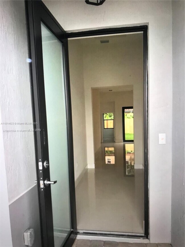 15053 SW 28th St in Miami, FL - Building Photo - Building Photo