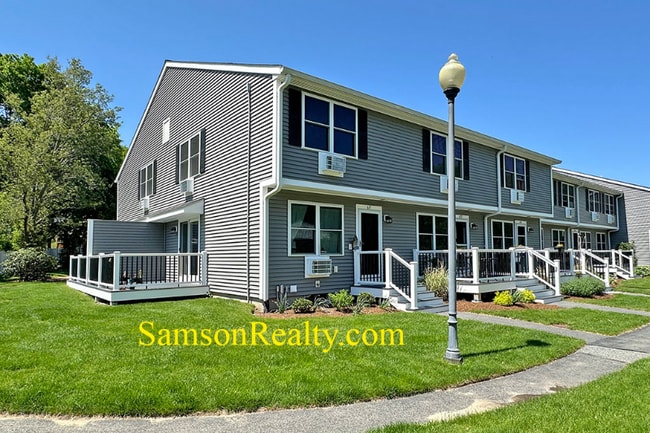 200 Post Rd in Warwick, RI - Building Photo - Building Photo