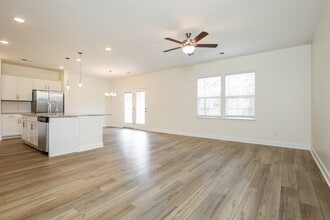2003 Tyler Farms Rd in Hanahan, SC - Building Photo - Building Photo