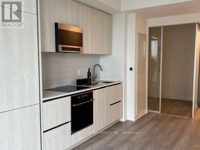 120 Broadway Ave in Toronto, ON - Building Photo