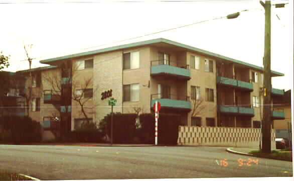 Leschi View in Seattle, WA - Foto de edificio