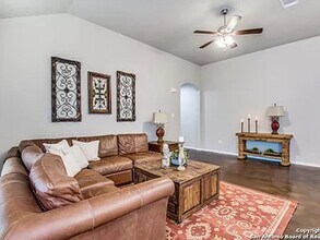 1102 Burek Cross in Seguin, TX - Building Photo - Building Photo