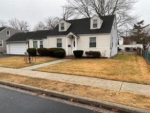 2396 Cambridge St in East Meadow, NY - Building Photo - Building Photo