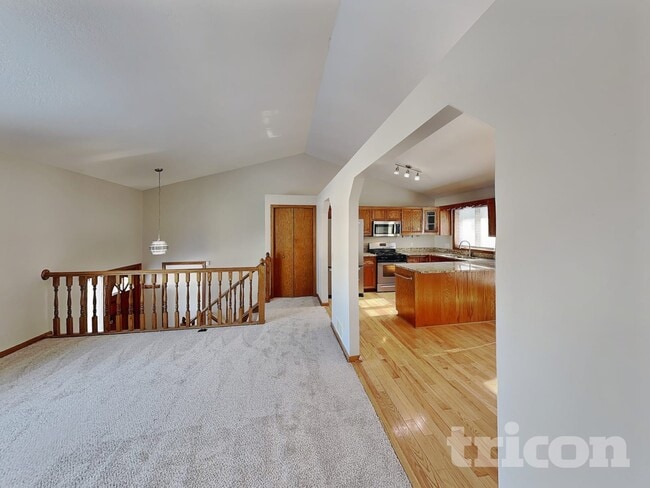 8009 Delano Way in Inver Grove Heights, MN - Building Photo - Building Photo