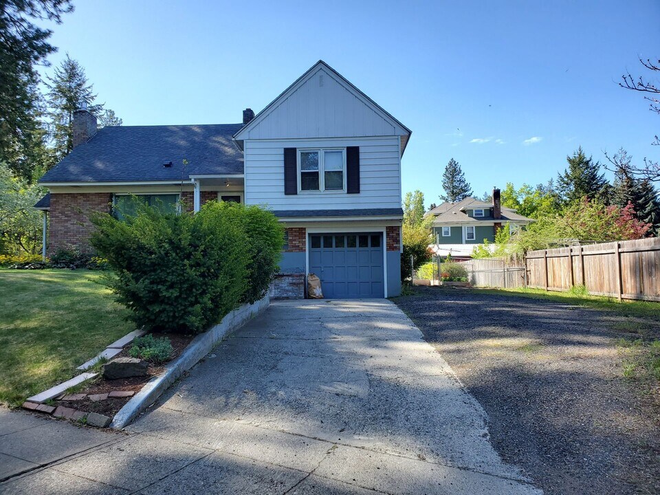 2446 E North Altamont Blvd in Spokane, WA - Building Photo