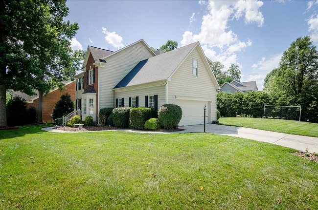 4619 James Crossing Dr in Jamestown, NC - Building Photo - Building Photo