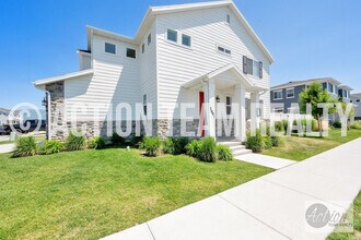 2091 W Lydia Ln in Syracuse, UT - Building Photo - Building Photo