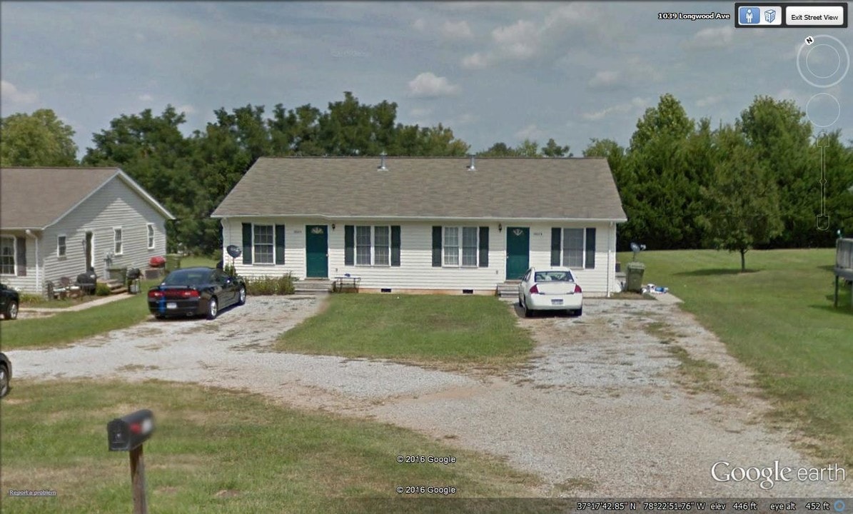 1004 Longwood Ave, Unit A in Farmville, VA - Building Photo