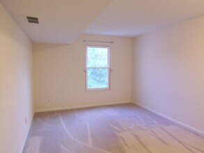 109 Fieldcrest St, Unit 301 in Ann Arbor, MI - Building Photo - Building Photo