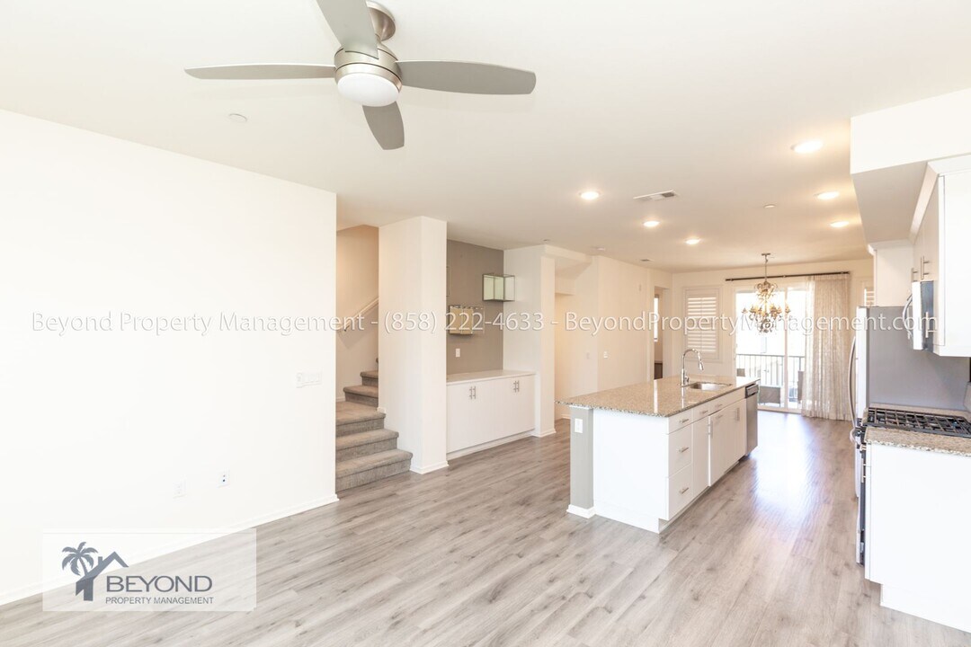 1251 Paseo Sea Grass in San Diego, CA - Building Photo