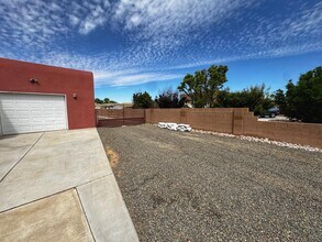 5317 Southfort Dr SW in Albuquerque, NM - Building Photo - Building Photo