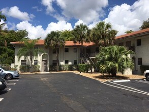 Royal Park Condominiums in Coral Springs, FL - Building Photo - Building Photo