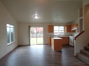 2986 S 12th St in Lebanon, OR - Building Photo - Building Photo