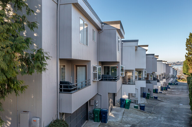 Pointe Vista in Kirkland, WA - Foto de edificio - Building Photo