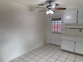 21441 Santa Barbara Dr in Tehachapi, CA - Building Photo - Building Photo