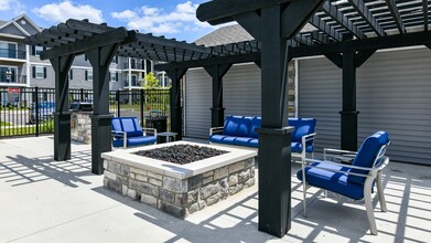 Lakeside Village in Groveport, OH - Foto de edificio - Building Photo