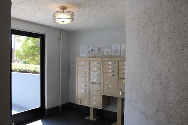 Electro Apartments - WSP 833 Berendo LLC in Los Angeles, CA - Building Photo - Building Photo
