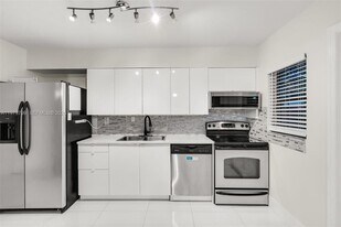 5655 NE 5th Terrace in Fort Lauderdale, FL - Building Photo