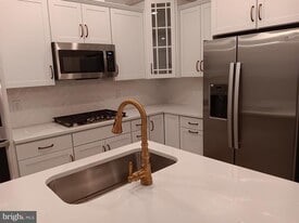 4951 Longmire Wy in Chantilly, VA - Building Photo