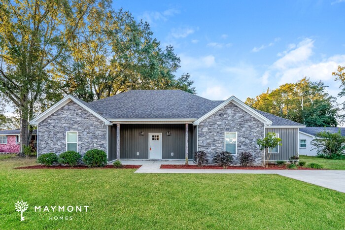 130 Lewis Rd in Deatsville, AL - Building Photo