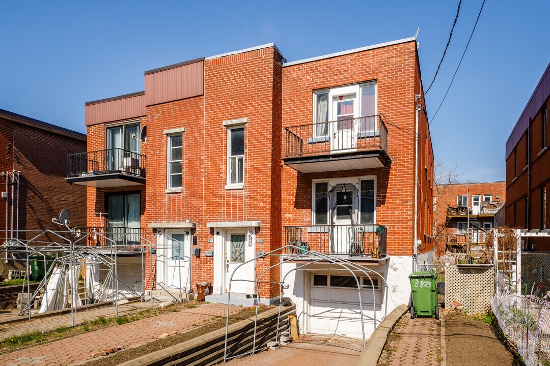 3821 De La Peltrie St in Montréal, QC - Building Photo