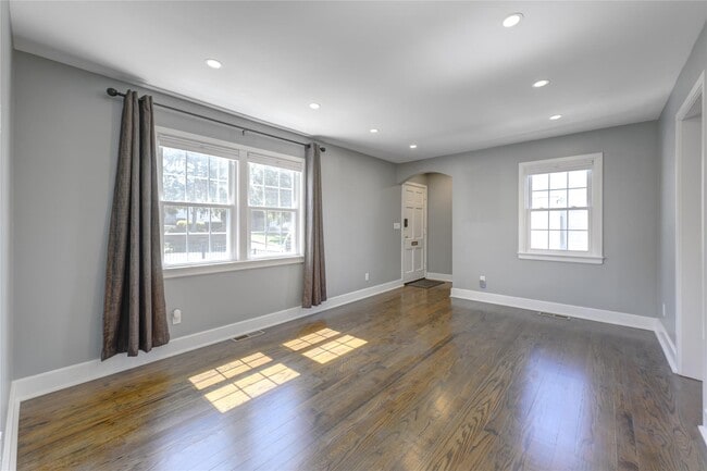 3 Clinton St in Glen Cove, NY - Building Photo - Building Photo