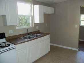 1702 N Jefferson Dr in Huntington, WV - Building Photo - Building Photo