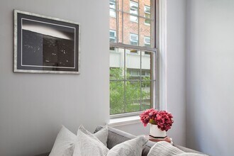 318 W 15th St in New York, NY - Building Photo - Building Photo