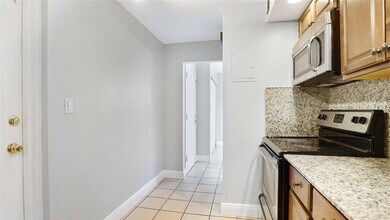 3111 Oakland Shores Dr in Oakland Park, FL - Foto de edificio - Building Photo