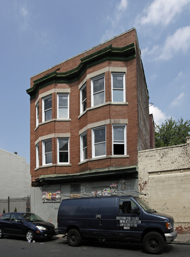 321 Market St in Paterson, NJ - Building Photo - Building Photo