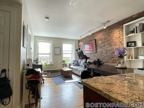 88 W Cedar St, Unit 5 in Boston, MA - Building Photo - Building Photo