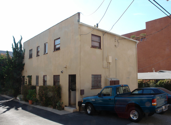 10477 Santa Monica Blvd in Los Angeles, CA - Building Photo - Building Photo