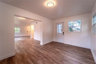 8477 14th St N in St. Petersburg, FL - Building Photo - Building Photo