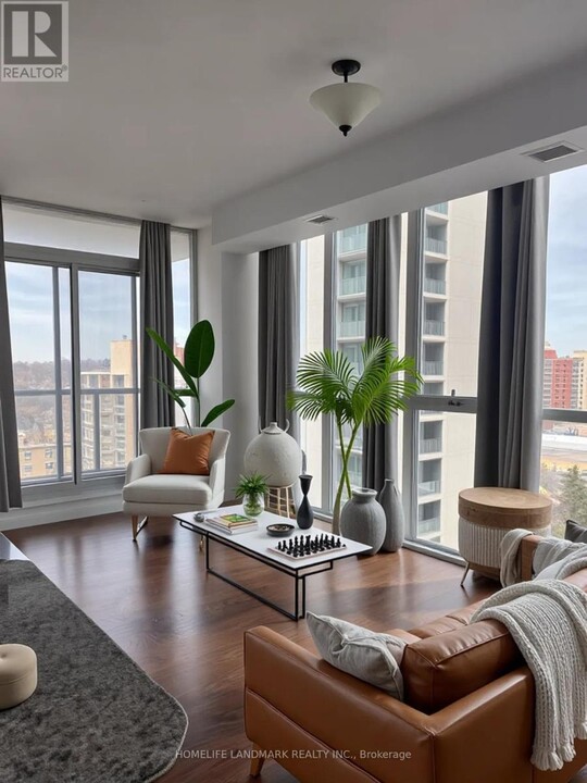 530-1530 St Clair Ave W in Toronto, ON - Building Photo