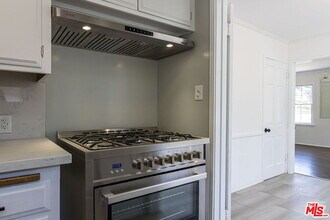 2547 Canyon Dr in Los Angeles, CA - Building Photo - Building Photo