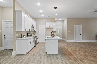 17324 E Holly Hill Dr in Plantersville, TX - Building Photo - Building Photo