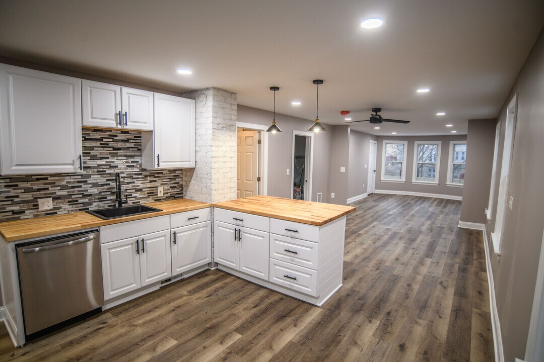 453 Abbott Rd, Unit Upper in Buffalo, NY - Foto de edificio