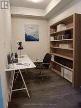 705 Davis Dr in Newmarket, ON - Building Photo - Building Photo