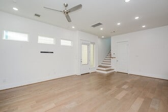 310 Cyclamen St in Houston, TX - Building Photo - Building Photo