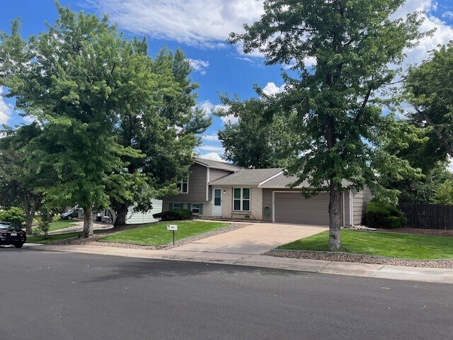 16570 E Dickenson Pl in Aurora, CO - Building Photo