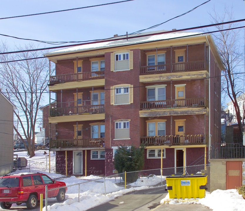 181 Nashua St in Fall River, MA - Foto de edificio