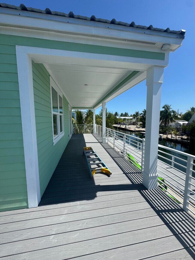 335 Pirates Rd in Summerland Key, FL - Building Photo - Building Photo