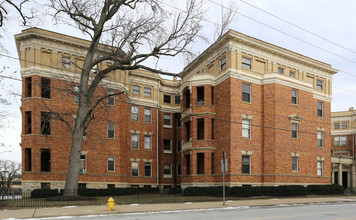 Clermont Building in Cincinnati, OH - Foto de edificio - Building Photo