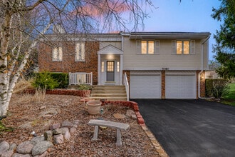 5080 Prairie Oak Rd in Gurnee, IL - Building Photo - Building Photo