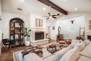 21825 Briarcliff Dr in Briarcliff, TX - Building Photo